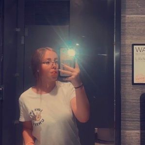 Meet your Posher, Elisa